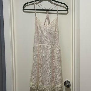 ABERCROMBIE & FITCH NEW DRESS. Size small. White Creamy dress.